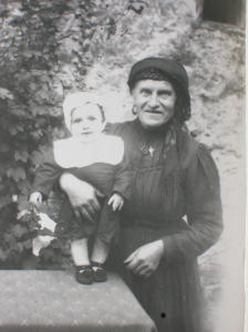 Donna con bambina in abito tradizionale (1920 - 1930)